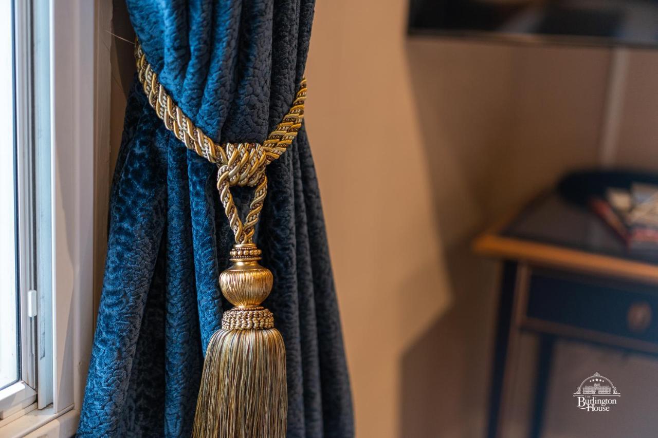 Burlington House Boutique Acomodação com café da manhã Oxford Exterior foto A curtain tieback