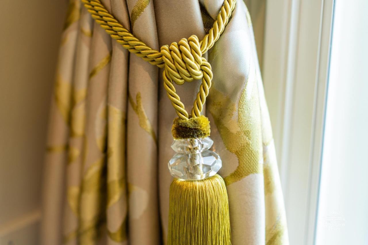 Burlington House Boutique Acomodação com café da manhã Oxford Exterior foto A curtain tieback