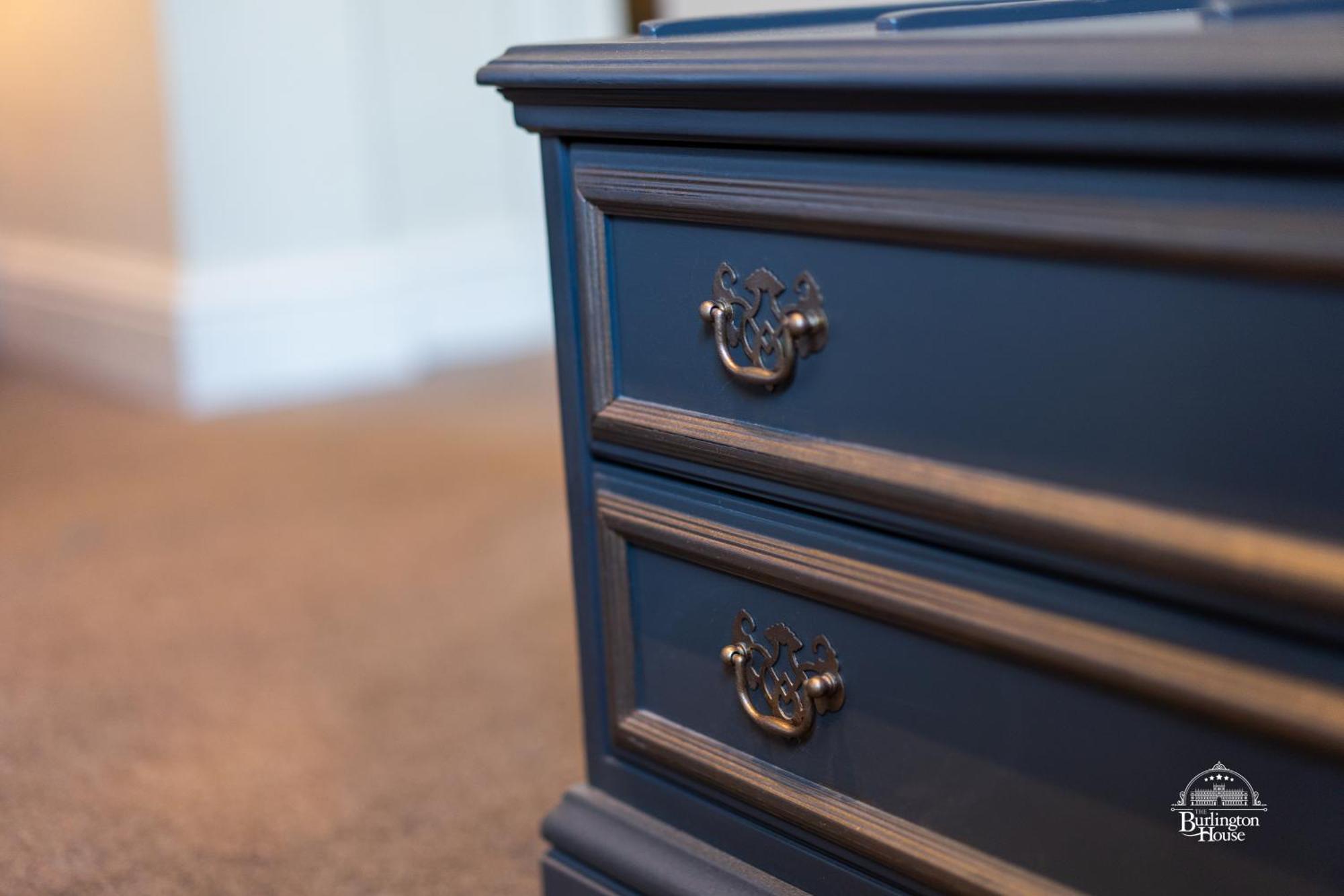 Burlington House Boutique Acomodação com café da manhã Oxford Quarto foto A blue painted nightstand