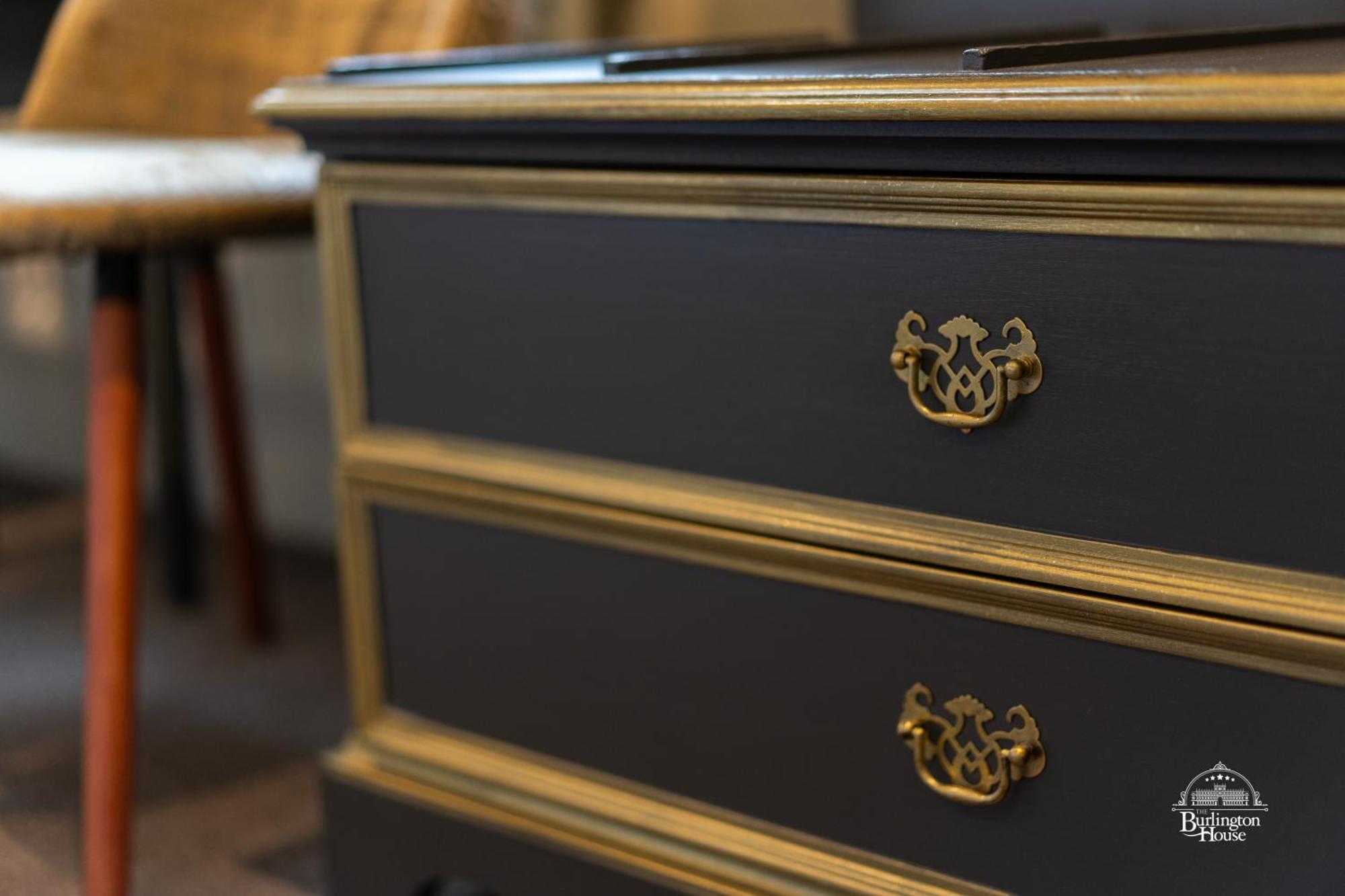 Burlington House Boutique Acomodação com café da manhã Oxford Quarto foto A piece of furniture with a gold leaf finish