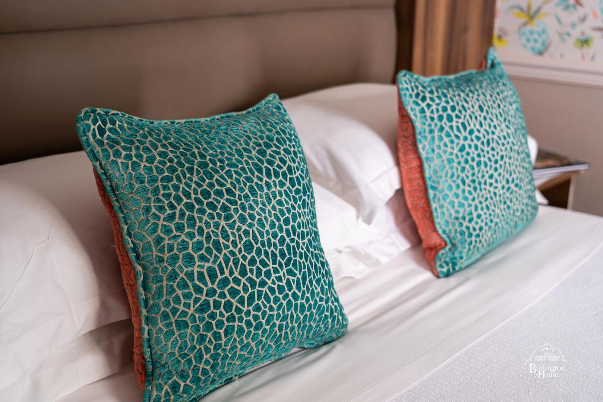 Burlington House Boutique Acomodação com café da manhã Oxford Quarto foto Cushions made from genuine stingray leather