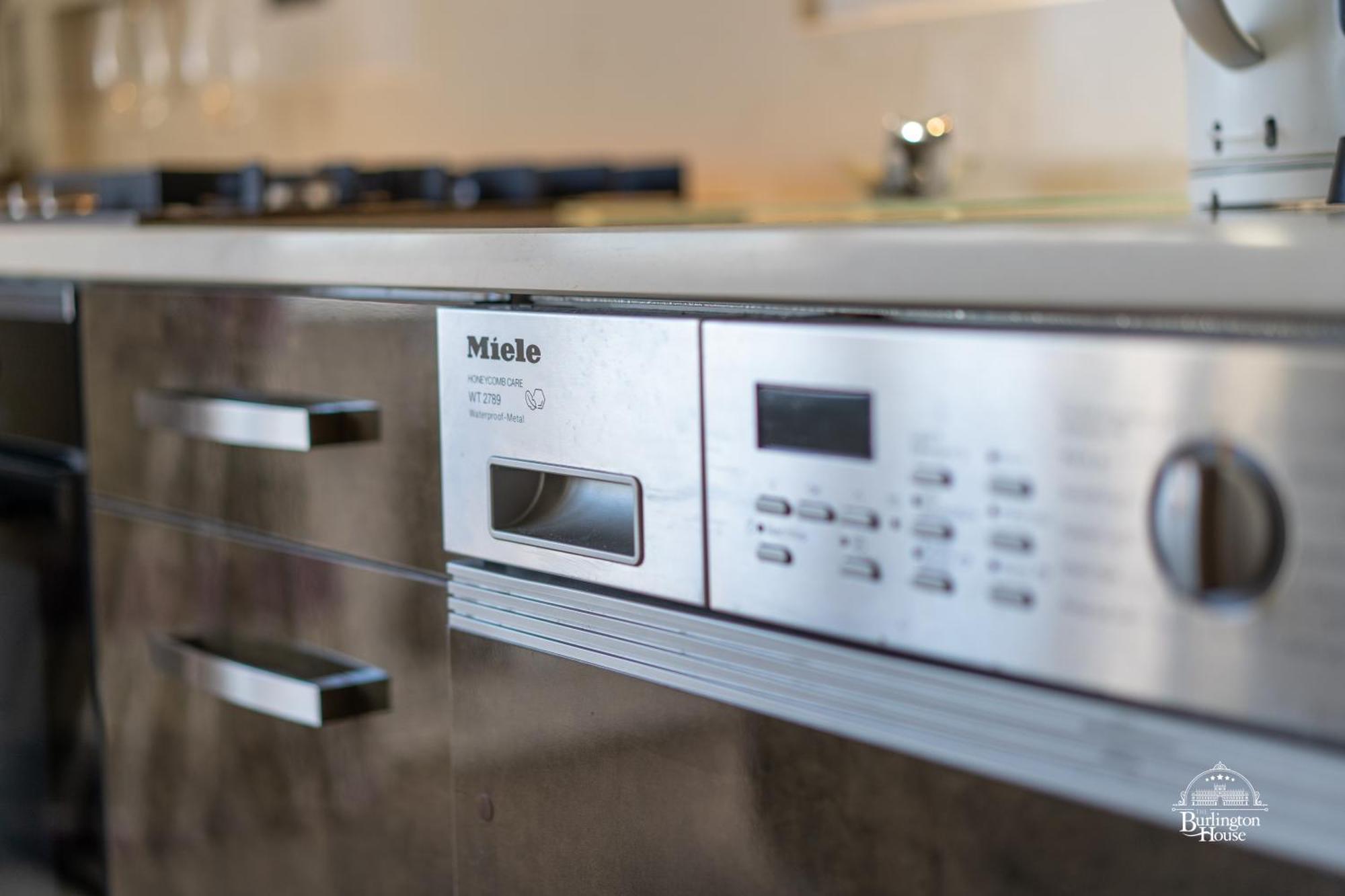 Burlington House Boutique Acomodação com café da manhã Oxford Exterior foto Miele dishwasher